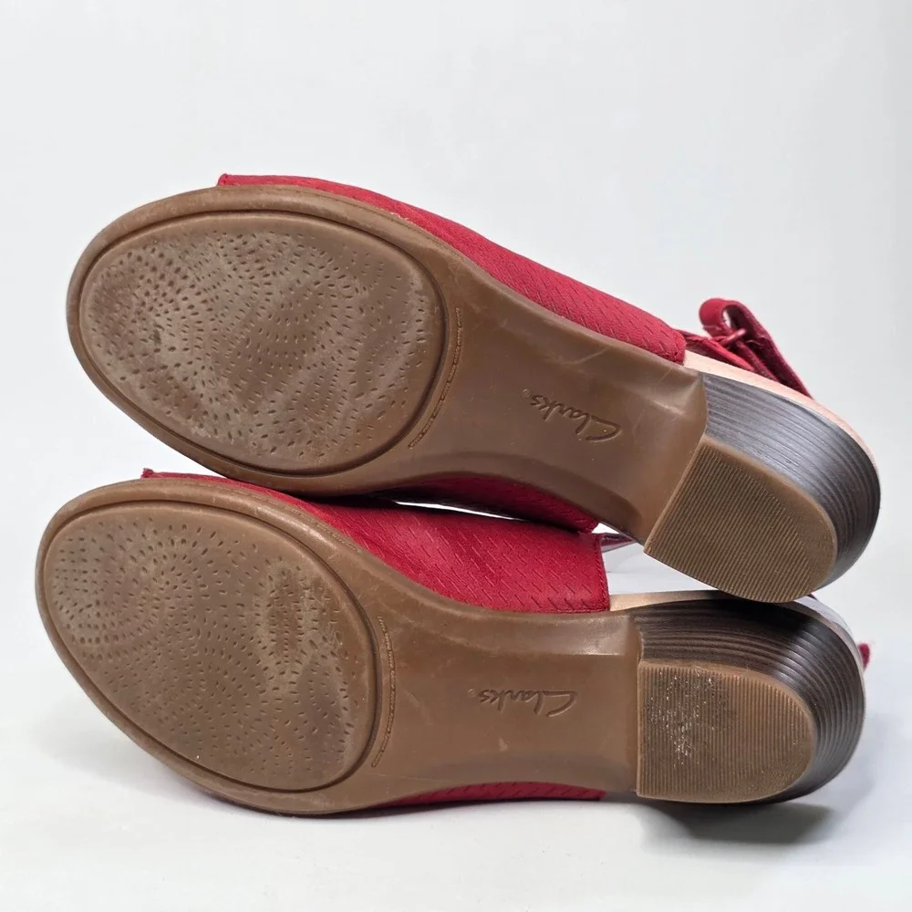 Clarks Valerie James Sandals Womens 8.5 W Red Perforated Leather Slingback Heels